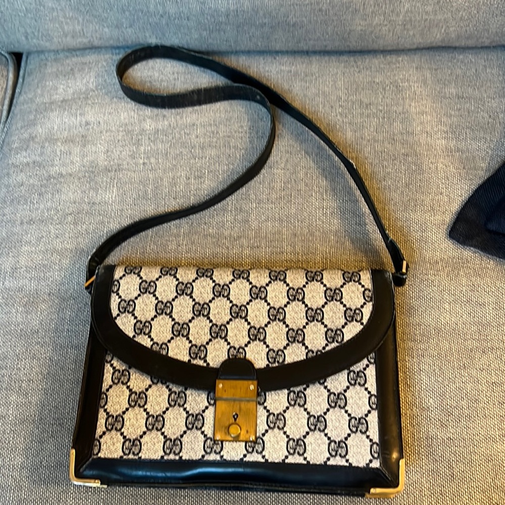 Amazing Authentic Vintage Gucci Crossbody